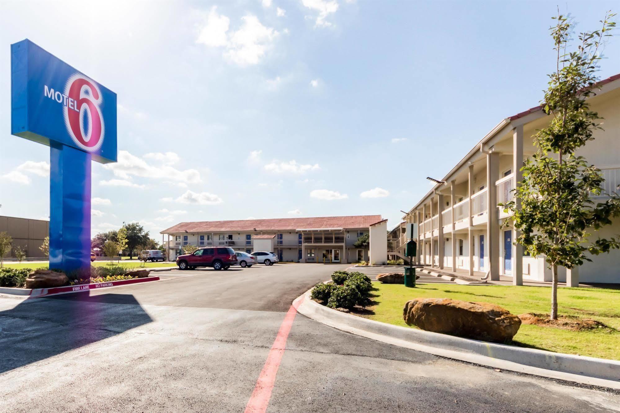 Motel 6-Dallas, Tx - 파머스브랜치 외부 사진